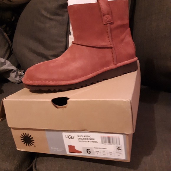 Uggs Boot - Picture 2 of 3